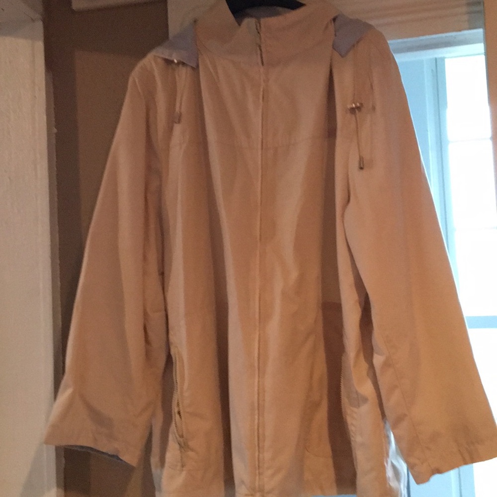 Women’s lightweight rain coat